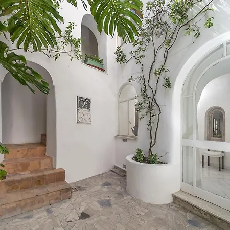Holiday home I Tre By Caprirooms Capri